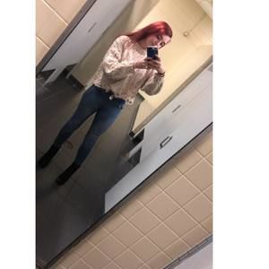 Meet your Posher, Alexis